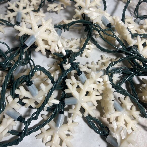 Christmas Snowflake String Lights 60 LED Indoor / Outdoor Length 22.16 FT 2006 - Picture 5 of 6